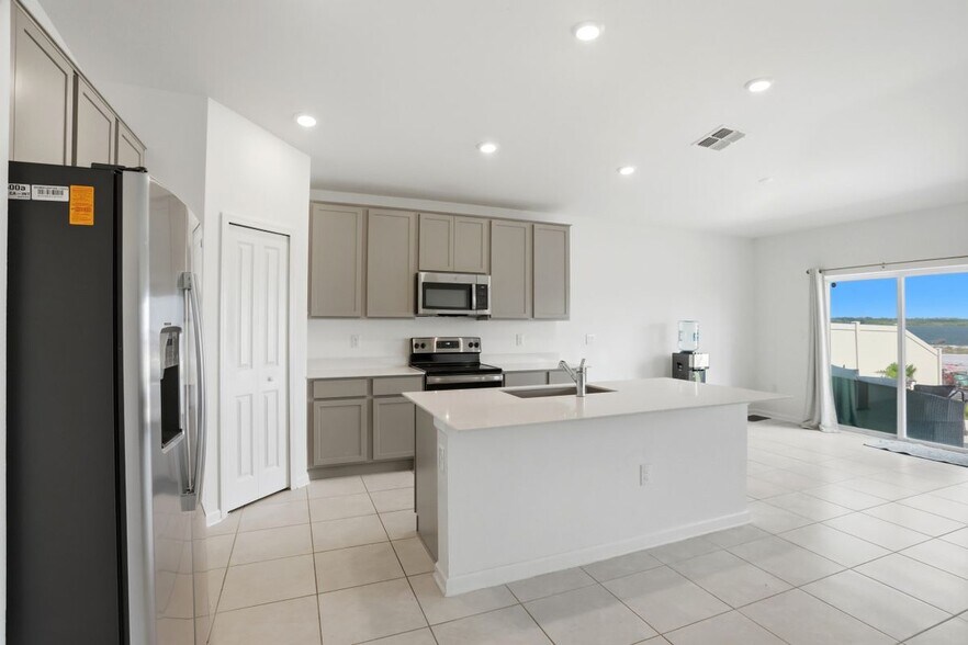 Building Photo - 740 Trotters Dr