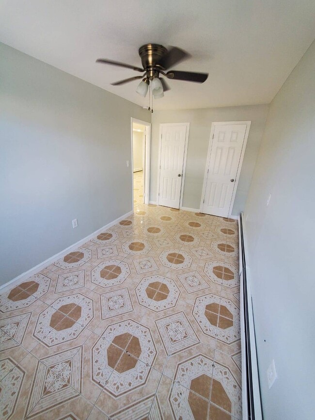 Building Photo - 10-20 Bay 32 St