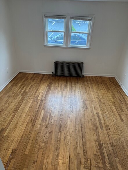 Building Photo - 7 Mona Ave