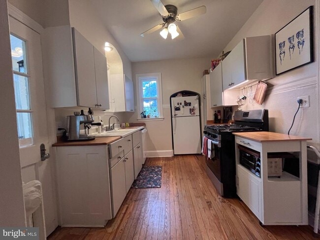 Building Photo - 4036 Roland Ave