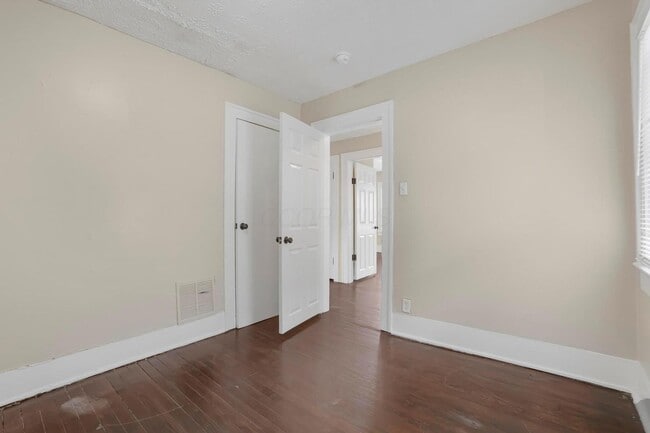 Building Photo - 172 S Richardson Ave