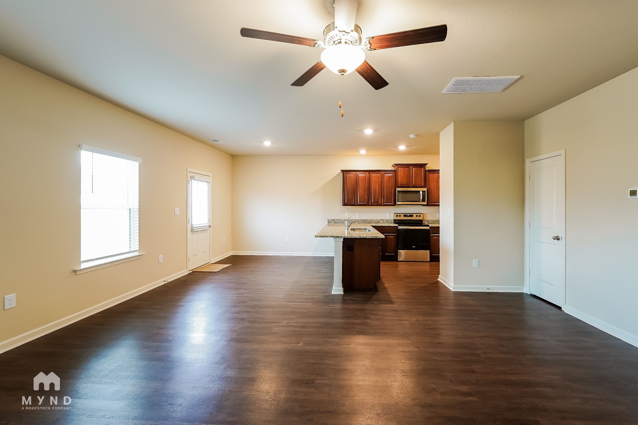 Building Photo - 525 Clover Cir