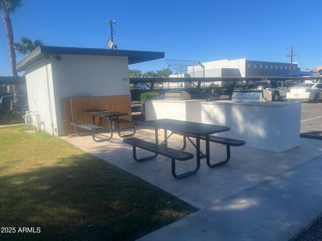 Building Photo - 1518 W Colter St