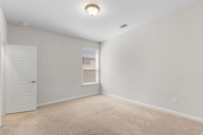 Building Photo - Spacious and Modern Rental Home Available!