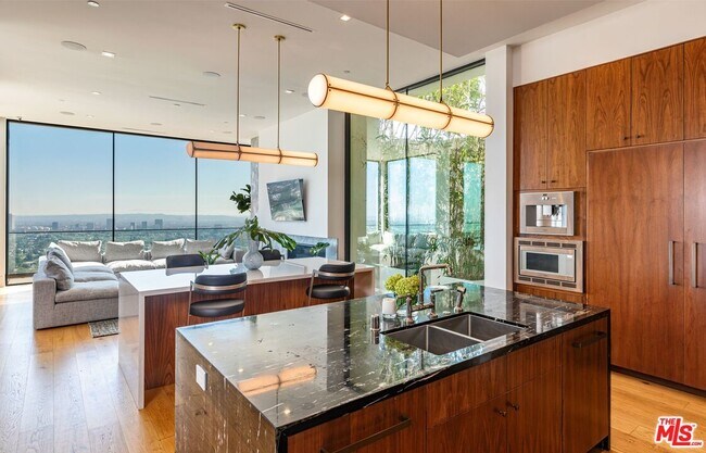 Building Photo - 8366 Sunset View Dr