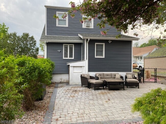Building Photo - 2 Linwood Terrace