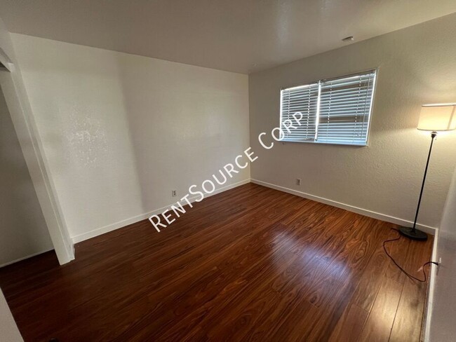 Building Photo - 3 Bedroom Single Story Home For Rent in La...