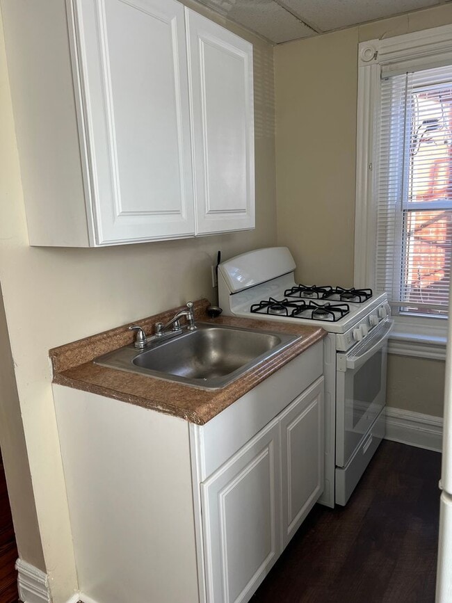 Building Photo - 718-718 Washington St