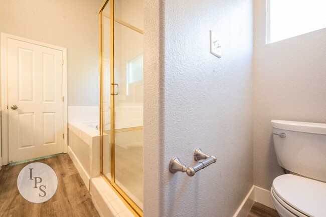 Building Photo - NorthWest Fresno Home, 3BR/2BA, Built 2005...