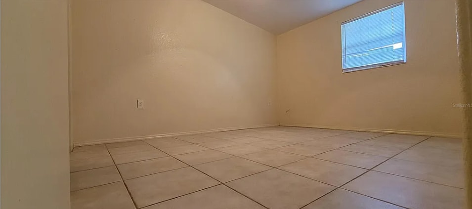 Building Photo - 2483 Lakeshore Cir