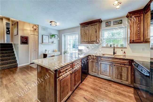 Building Photo - Beautiful Updated 3 Bed 3 Bath Home in Ove...