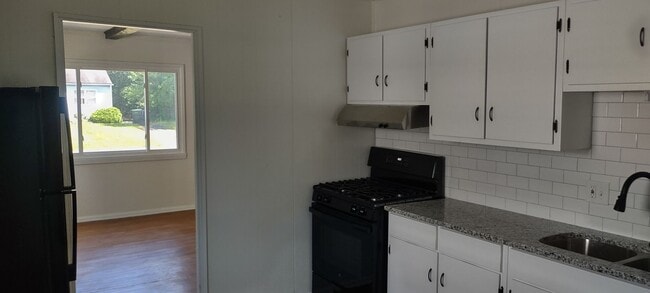 Building Photo - Charming Mid-Century Ranch in North Linden!