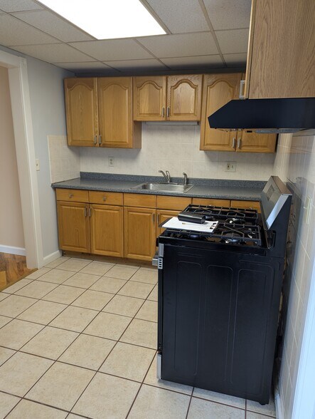 Building Photo - 11 Walnut St