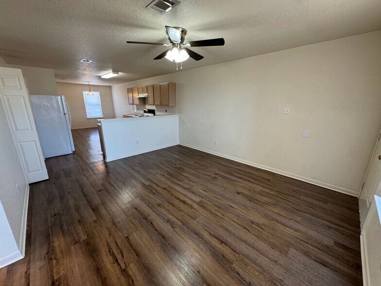 Building Photo - 1606 Dugger Cir