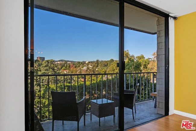 Building Photo - 10535 Wilshire Blvd