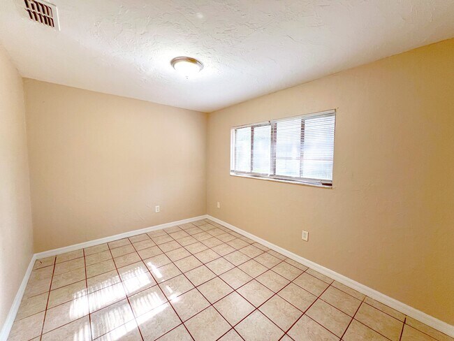 Building Photo - 703 SW 69th Terrace