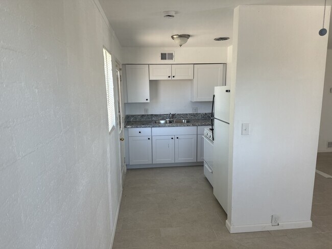 Building Photo - 1234 N Dodge Blvd