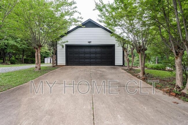 Building Photo - 8413 Woodford Bridge Dr