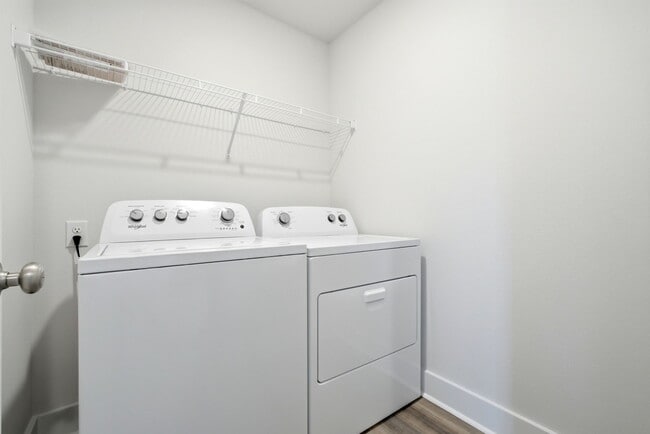 Building Photo - 4932 Valor Ct