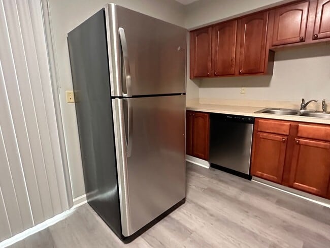 Building Photo - Island Townhouse-Close to Shopping and Beach!