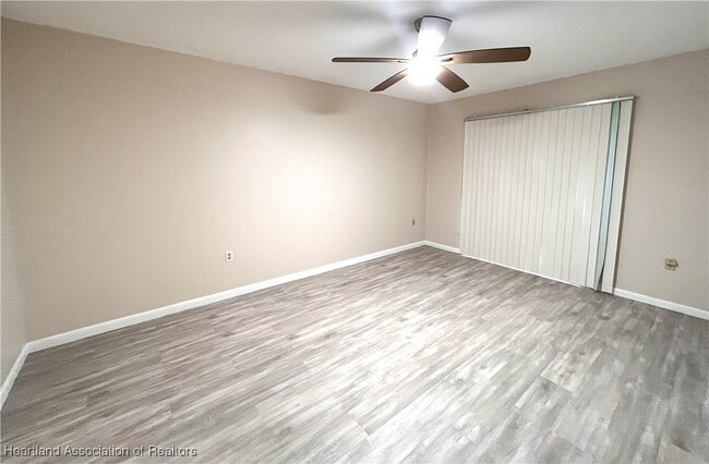 Building Photo - 3915 Edgewater Dr