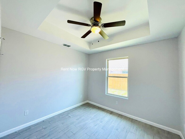 Building Photo - 3802 Las Vistas Ln