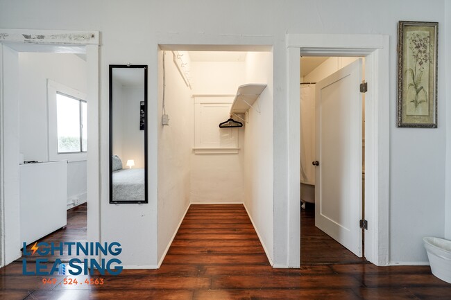 Building Photo - 1420 Flower St