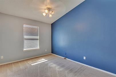 Building Photo - Single story 3 bedroom 2 bath home with REFRIGERATED AIR.