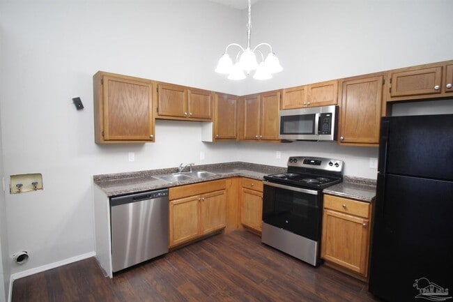 Building Photo - 6810 Tiki Ln