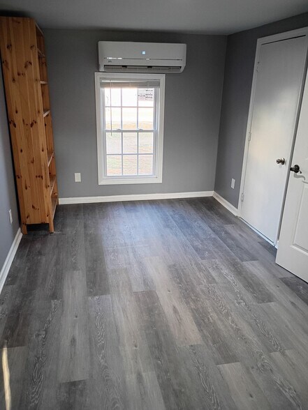 Building Photo - 18 Adger St