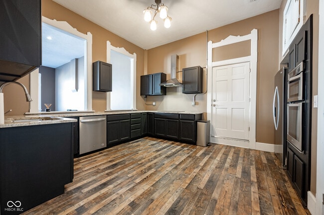 Building Photo - 12 E Washington St