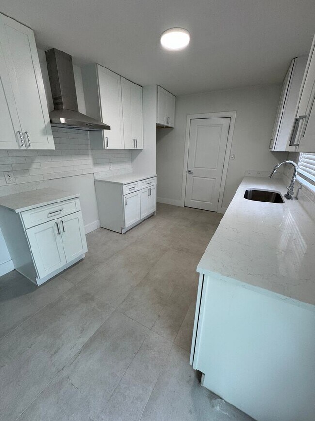 Building Photo - 3 Bedroom , 2 Bath in Orlando!