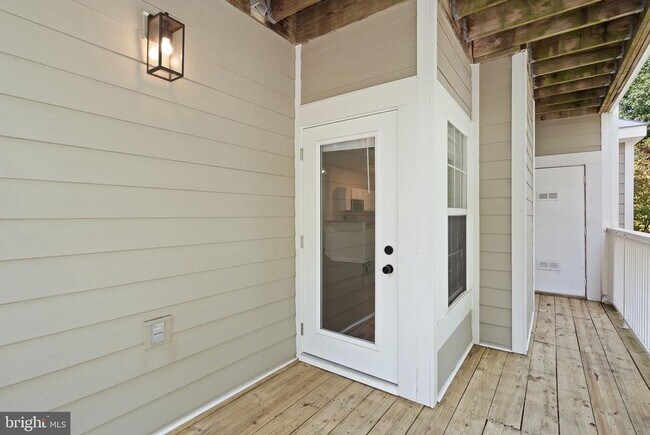 Building Photo - 1704 Lake Shore Crest Dr