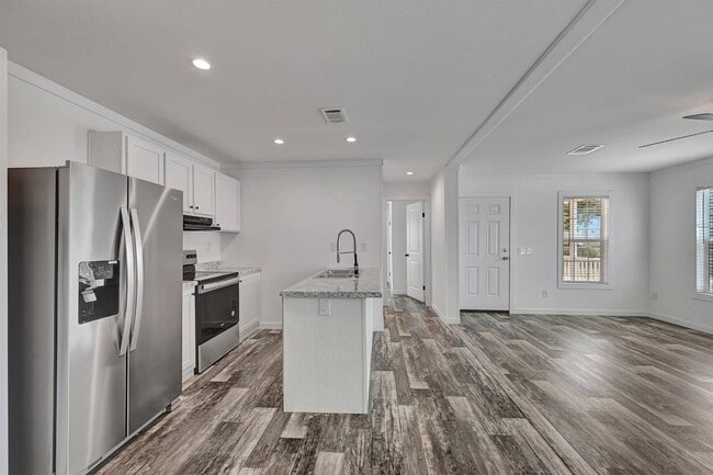 Building Photo - 2563 Skyview St