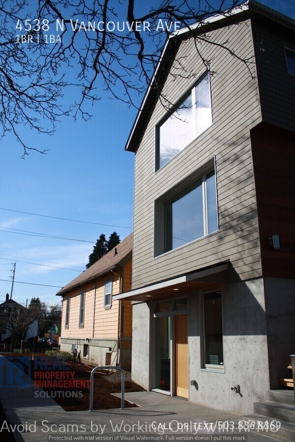 Building Photo - 4538 N Vancouver Ave