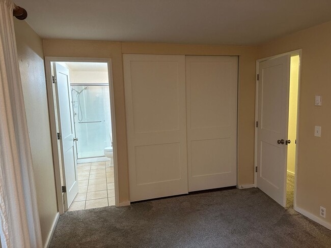 Building Photo - Beautiful custom 3 bedroom 2 bathroom hous...