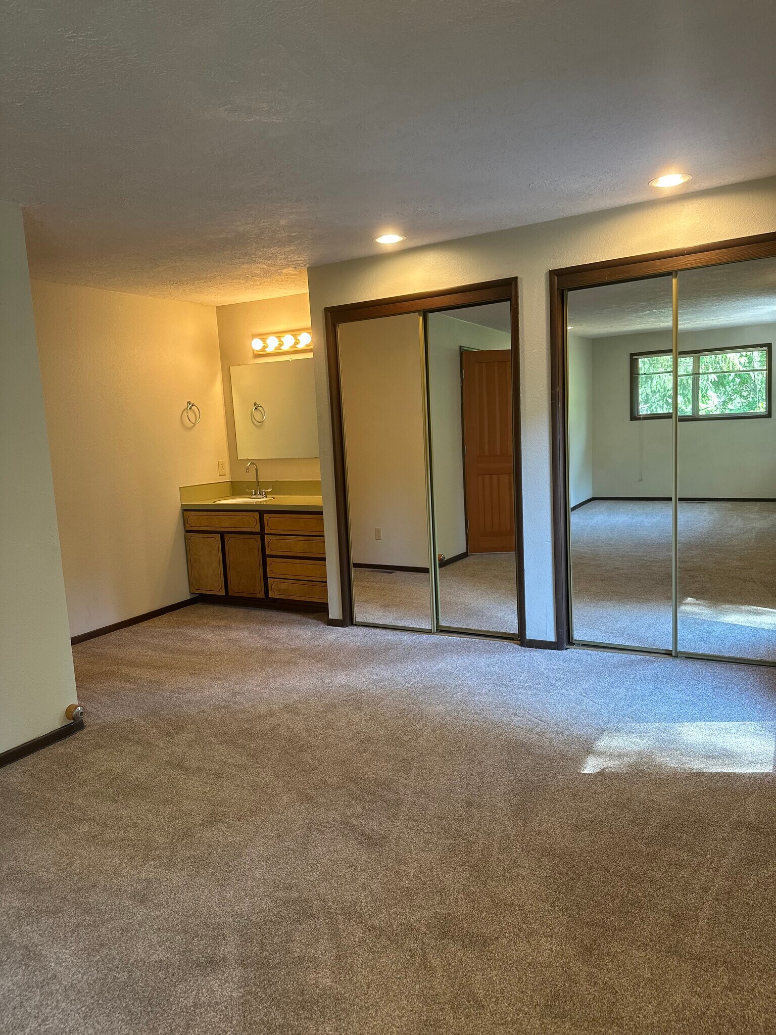 Building Photo - 8617 SW 49th Ave