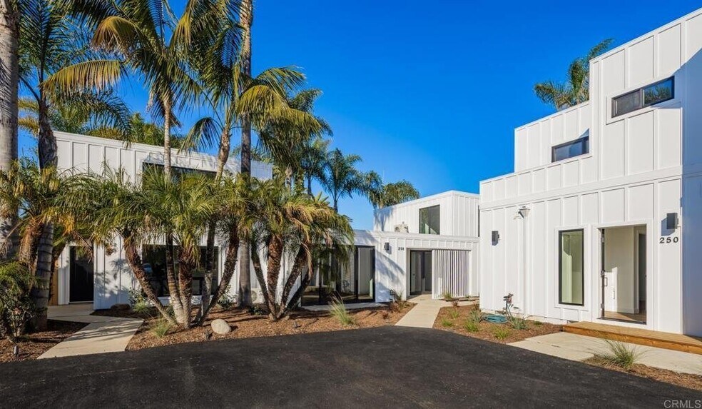 Building Photo - 250 Hillcrest Dr
