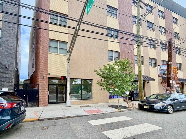 Building Photo - 311-315-315 West Side Ave
