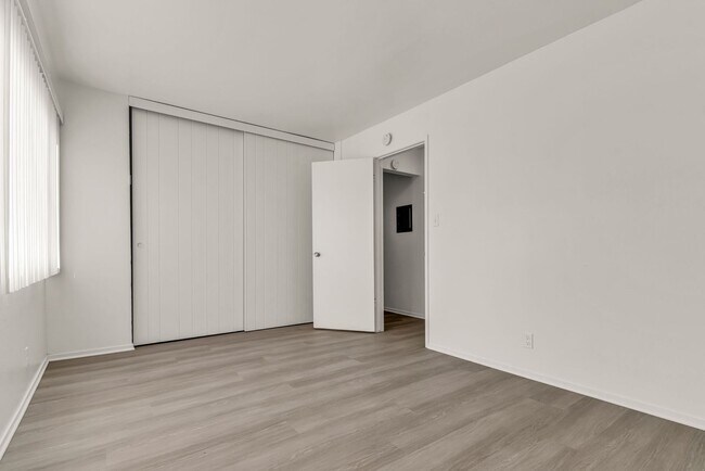 Building Photo - This is a large 2-bdr in a convenient, Fre...