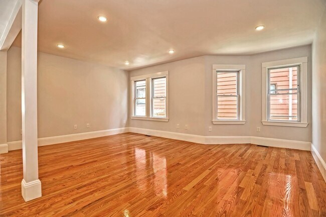 Building Photo - 12 Emerald St