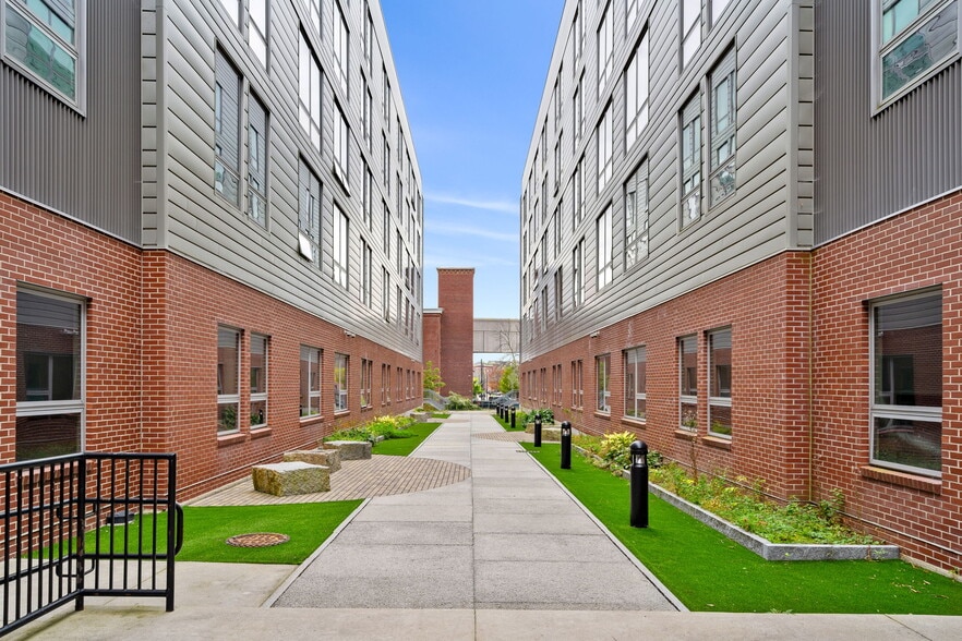 Edge Merrimack River 1 Merrimack Plz Lowell MA 01852 Apartment Finder