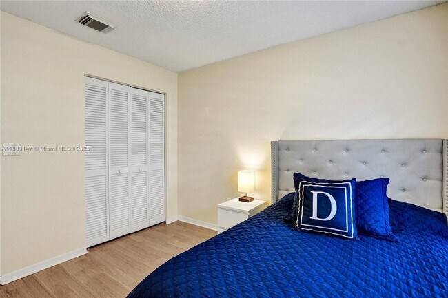 Building Photo - 13430 SW 17th Ct