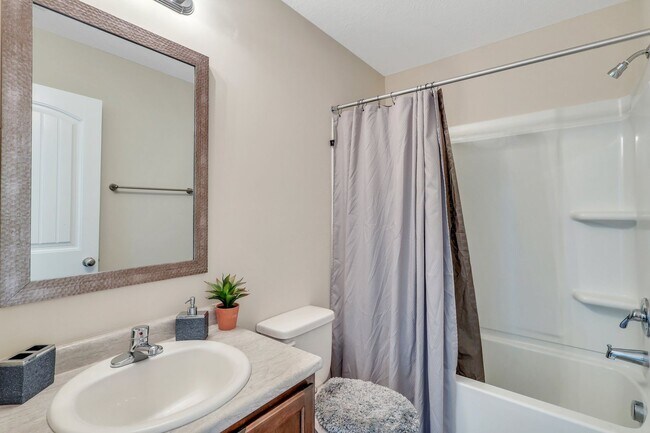 Building Photo - AVAILABLE MID-APRIL 2026! (Pet Friendly)