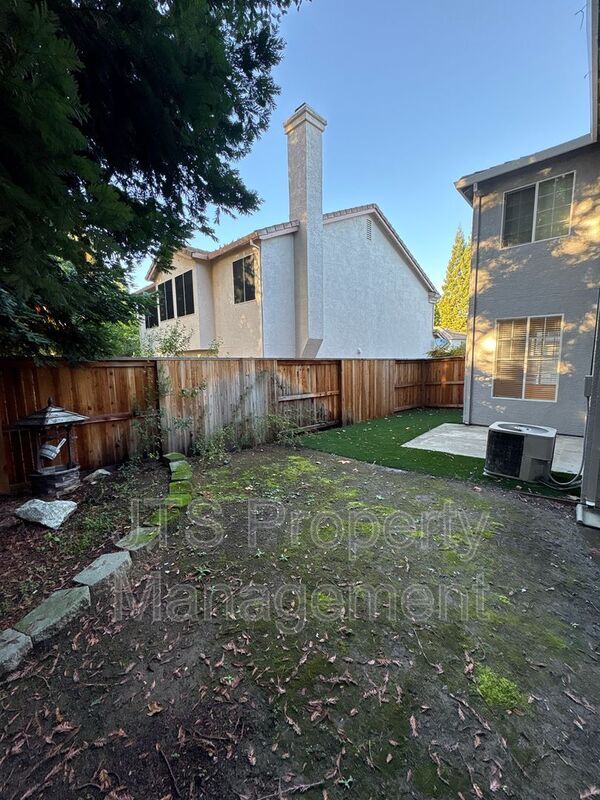 Building Photo - 9542 Windrose Ln