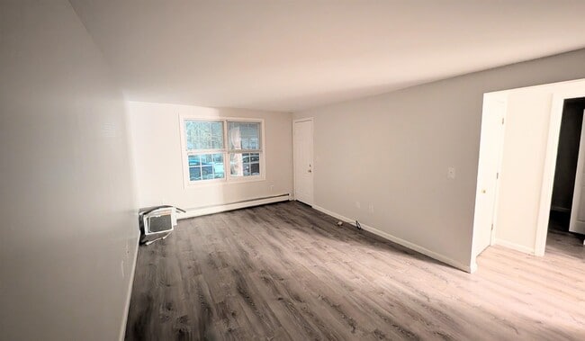 Building Photo - 266 Bell St