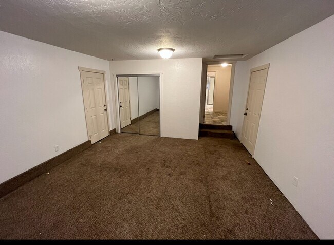 Building Photo - 152 E Hatton Ave