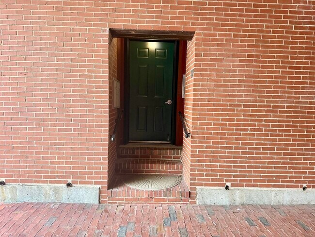 Building Photo - 170 Commercial St