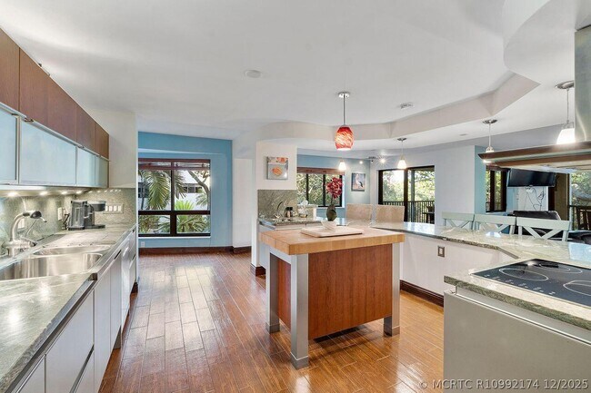 Building Photo - 500 Ocean Trail Way
