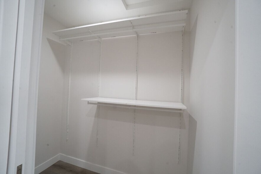 Building Photo - 6053 Selma Ave